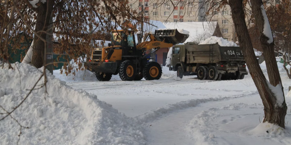 Почти два млн кубометров снега вывезли с улиц Новосибирска