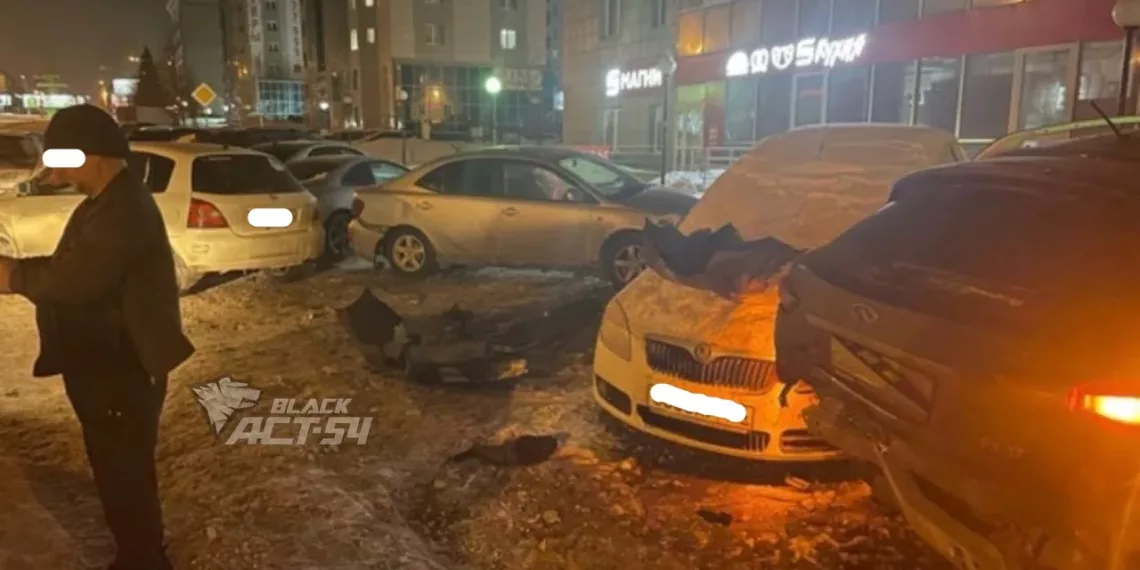 В Новосибирске автолюбитель протаранил четыре машины на парковке