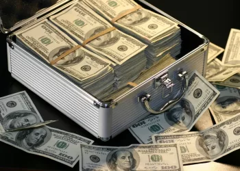 Новосибирцы назвали сумму в месяц, которая сделает их счастливыми