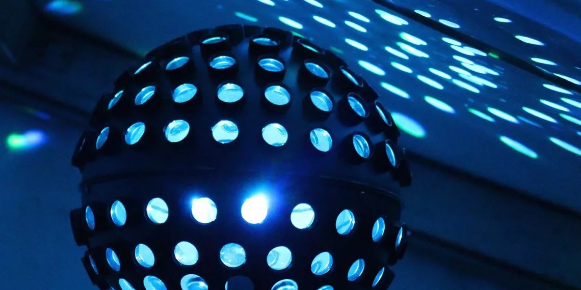 Новосибирский бар «Элтон» сменит название после обвинения в экстремизме