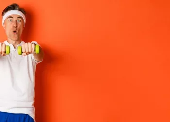 ВТБ: сибиряки предпочитают регулярные тренировки и летние походы