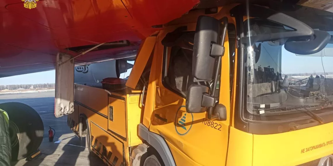 В Москве произошло ДТП между автомобилем и крупнейшим в мире гражданским лайнером