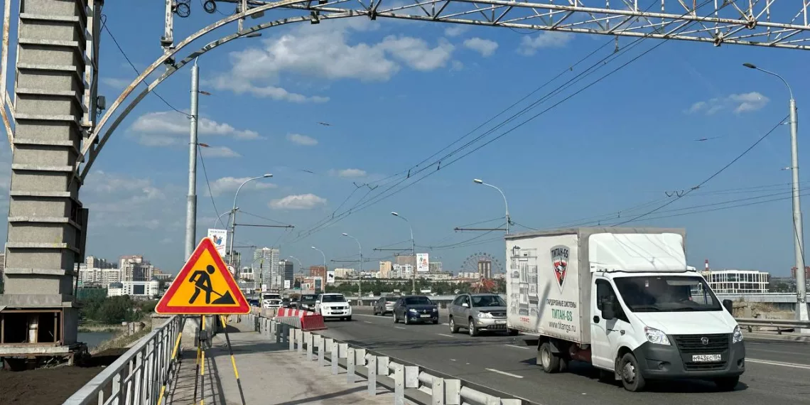 Проезд по Октябрьскому мосту сузят на полгода с 7 марта в Новосибирске