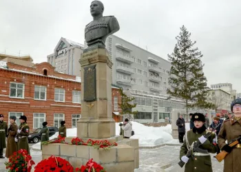 В честь 111-летия: в  Новосибирске почтили память прославленного летчика-истребителя Александра Покрышкина