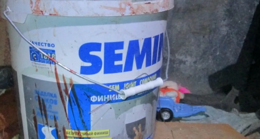 Мать, оставившую новорожденного в подвале, обвиняют в убийстве в Новосибирской области