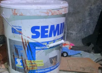 Мать, оставившую новорожденного в подвале, обвиняют в убийстве в Новосибирской области