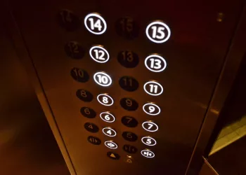 В Новосибирске управкомпанию оштрафовали за опасные лифты в жилом доме