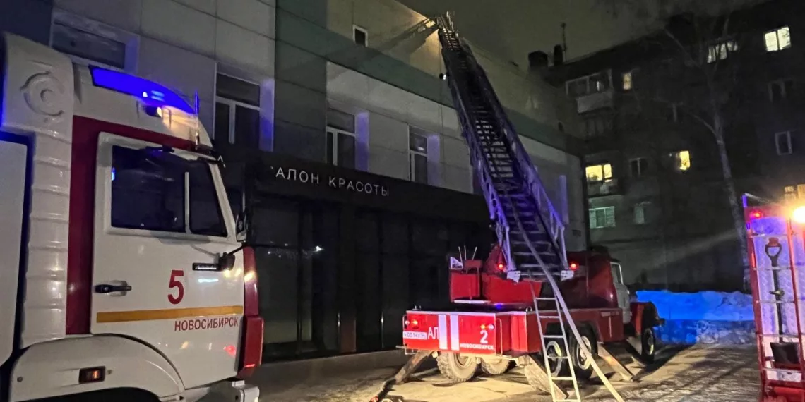 В Новосибирске произошел пожар в здании фитнес-центра