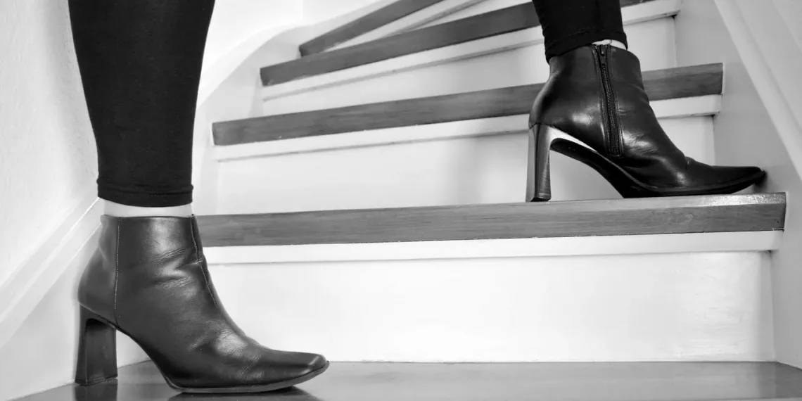 В Сибири студент отдал мошенникам 100 тысяч рублей, пытаясь вызвать проститутку