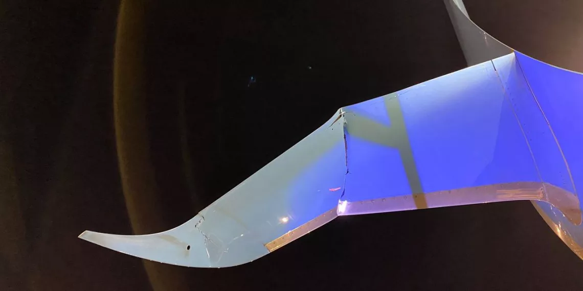 Самолет, направлявшийся из Пулково в Новосибирск, получил удар по крылу