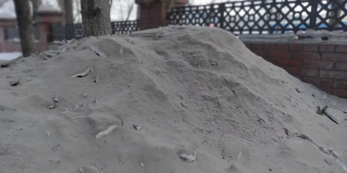 В Красноярском крае возбудили уголовное дело из-за черного снега