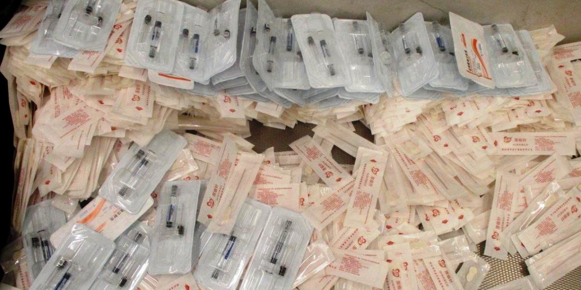 Китаец пытался провезти в Сибирь около четырех тысяч игл