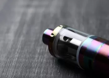 В Госдуме разработали законопроект о полном запрете розничной продажи вейпов в России