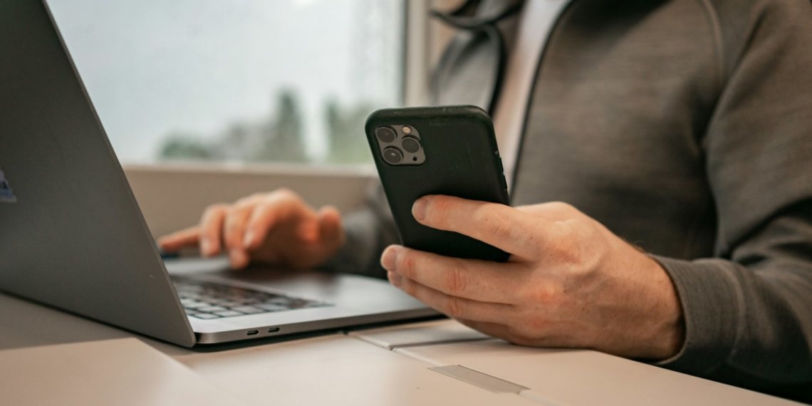 На букмекерскую контору возбудили дело за показ образа человека в рекламе