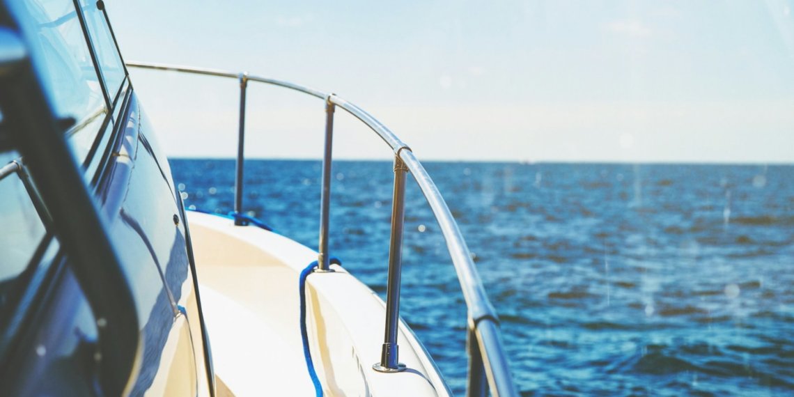 Сибиряк на лодке врезался в стоянку судов — двое погибших