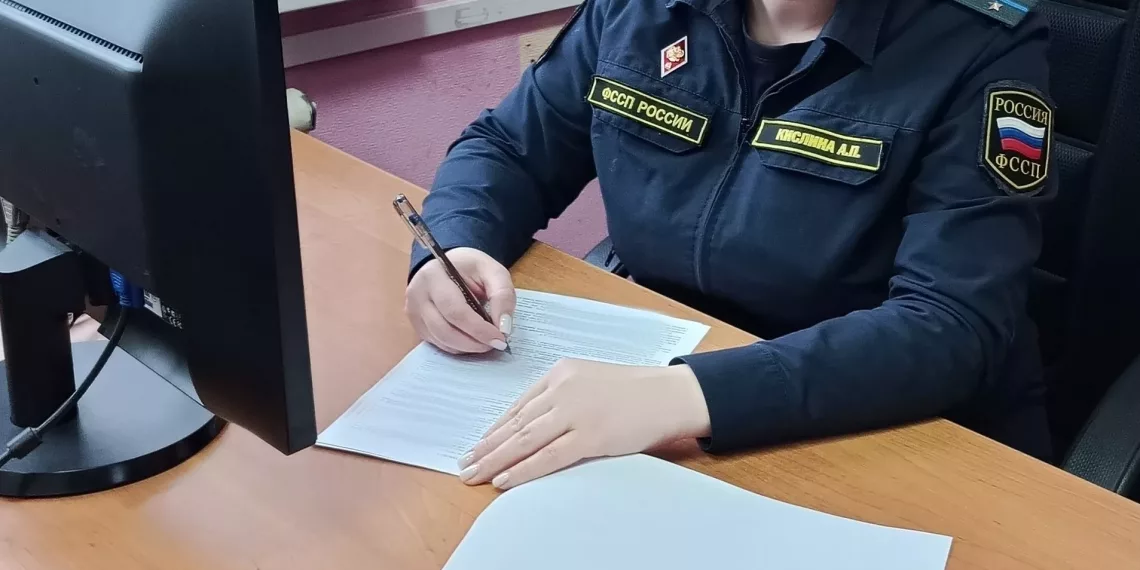 Жительница Черепаново погасила долг, опасаясь за репутацию на работе