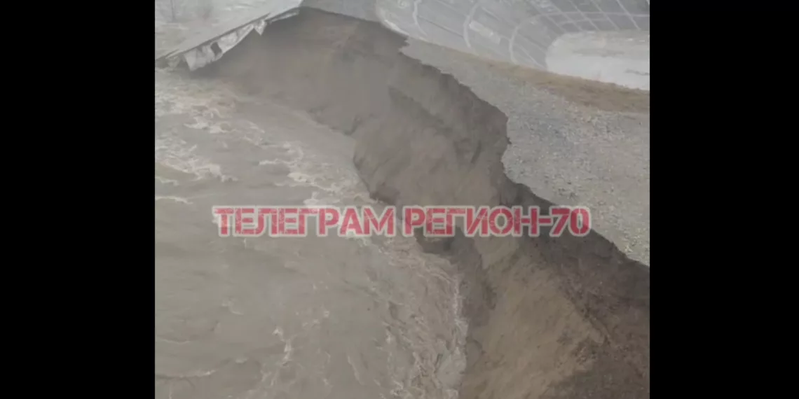 Паводок разрушает дамбу у Коммунального моста в Томске — сибиряков просят эвакуироваться