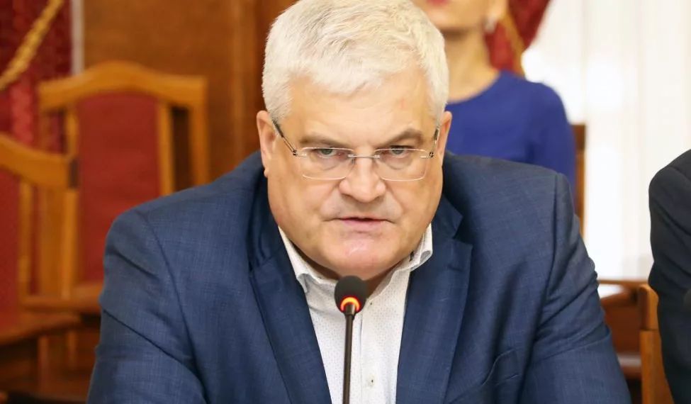 Поправки уже на первом чтении