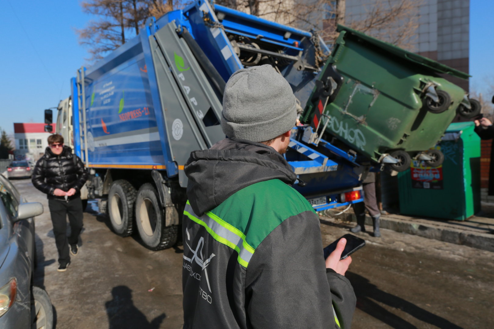 В мэрии рассказали, как будут вывозить мусор в майские праздники в Новосибирске