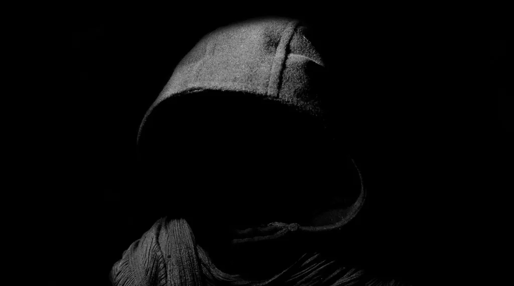 В центре Новосибирска 14-летняя девочка насмерть разбилась, выпав из окна