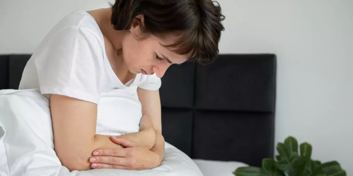 Ученые выяснили, какой сок помогает бороться с воспалением кишечника