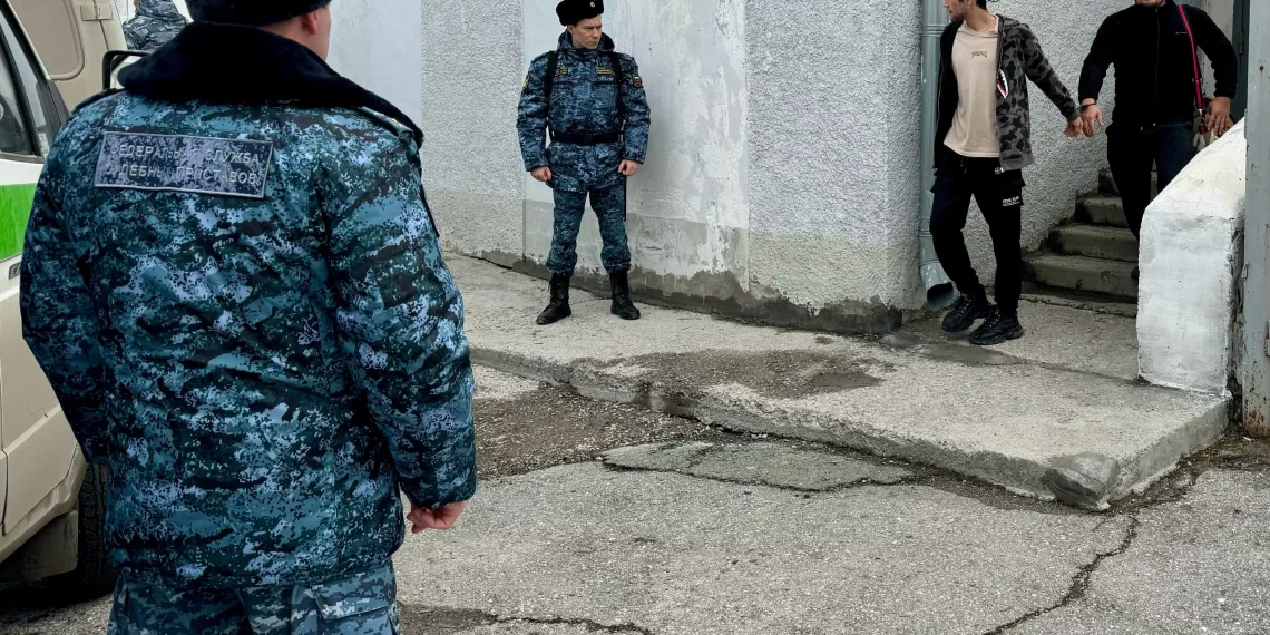 Мигрантов массово выдворяют из Новосибирска