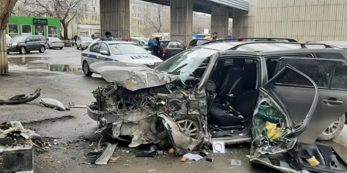 Пьяный водитель на Toyota врезался в дерево в Новосибирске — скончался пассажир