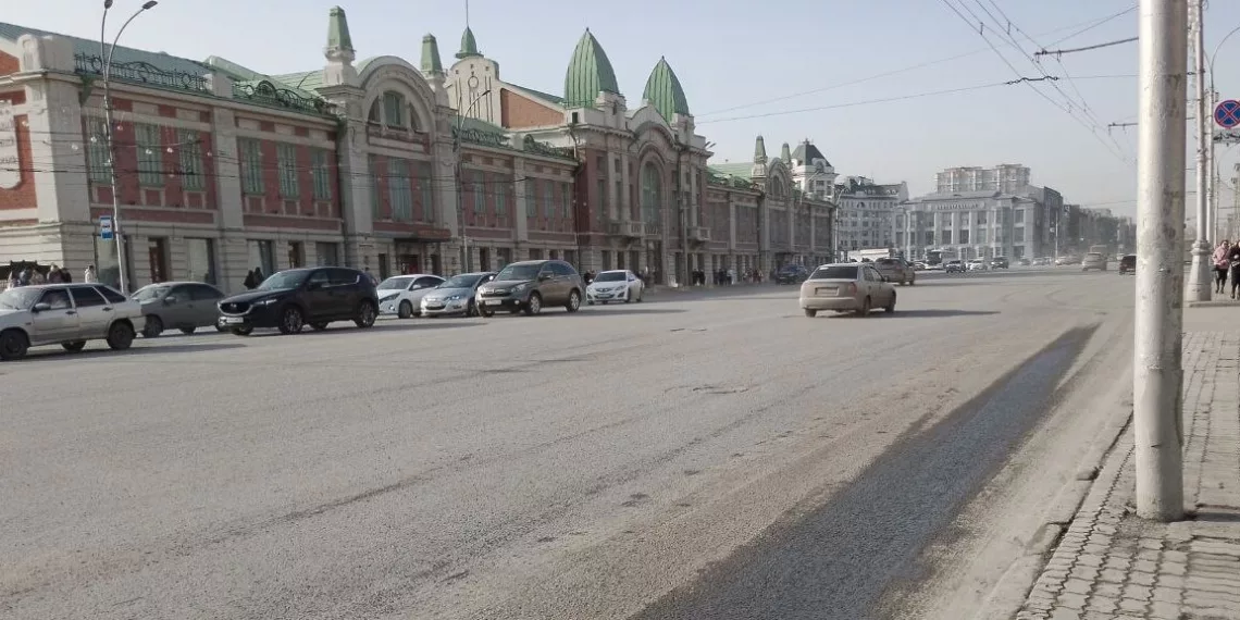 «Облако пыли движется»: уборку улиц раскритиковал и.о. мэра Новосибирска