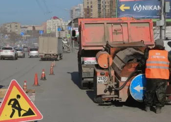 Улицы в двух районах Новосибирска сузили из-за ремонта теплотрасс