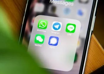 Apple удалила WhatsApp* и Threads* из App Store в Китае