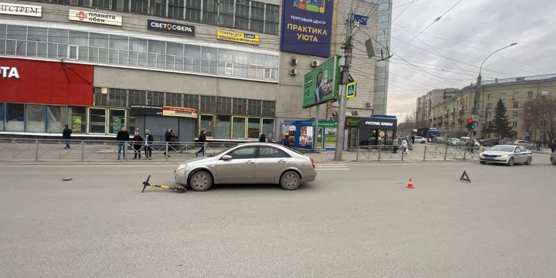 Nissan снес школьника на электросамокате в Новосибирске