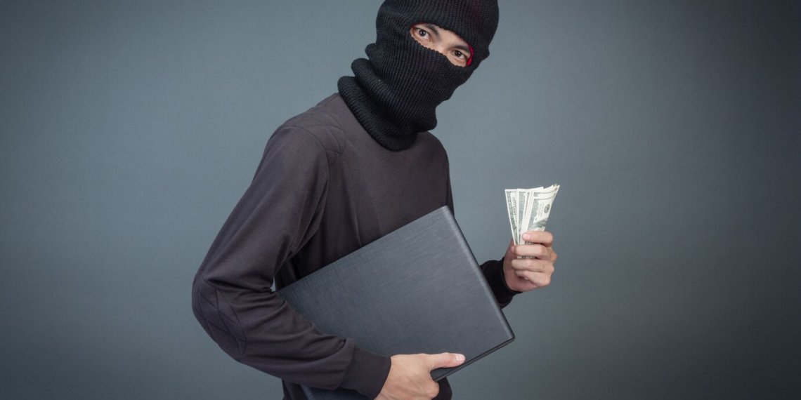 Томич отправится на 5,5 лет в колонию за мошенничество на сумму более 2 млн рублей