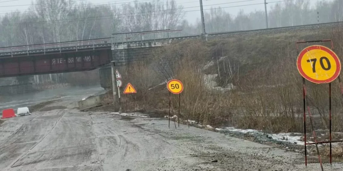 Движение по дороге к трем поселкам возобновили в Новосибирской области