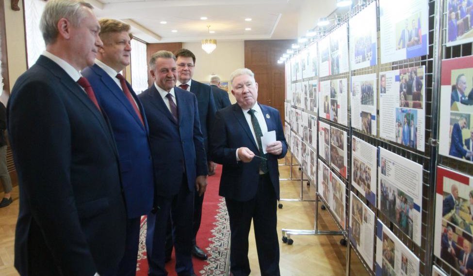 Региональный парламент: фотолетопись тридцатилетия