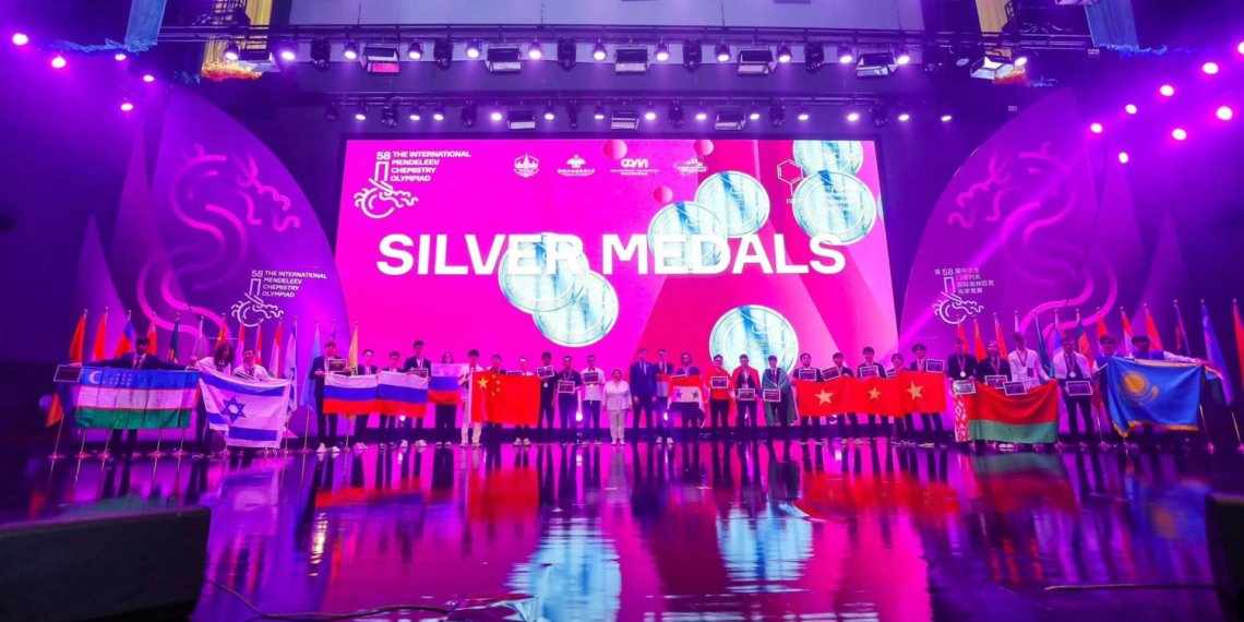 Новосибирский школьник стал призером на Международной Менделеевской олимпиаде в Китае