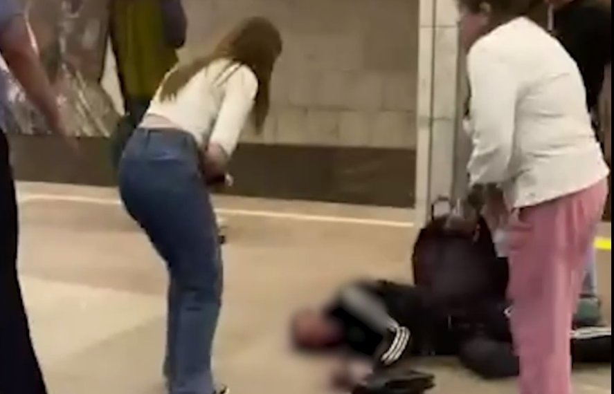 Новосибирцу разбили голову на станции метро Сибирская