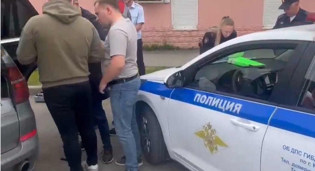 Восемь человек задержали за перестрелку на парковке в Кемерове
