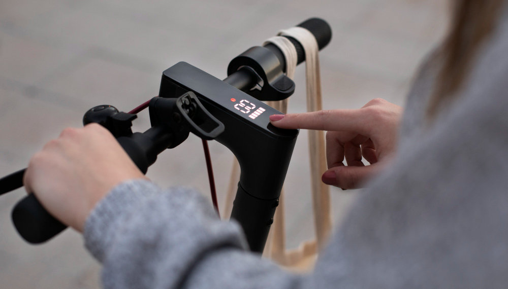 В Омске ввели ограничение скорости движения электросамокатов