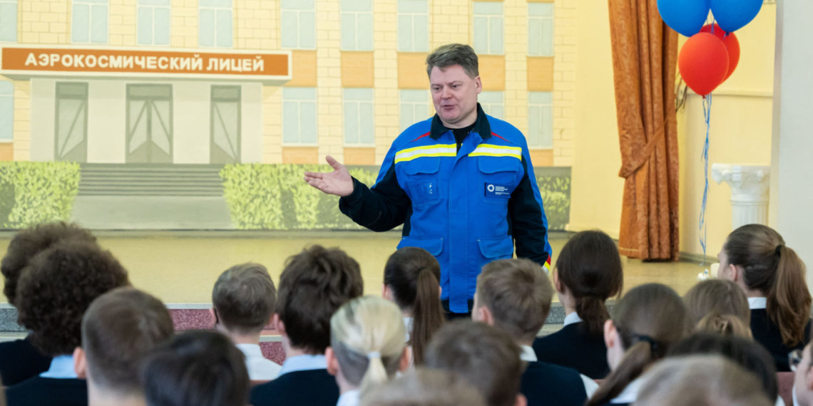 Лекцию безопасного поведения рядом с теплосетями провели энергетики для новосибирских школьников