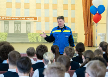 Лекцию безопасного поведения рядом с теплосетями провели энергетики для новосибирских школьников