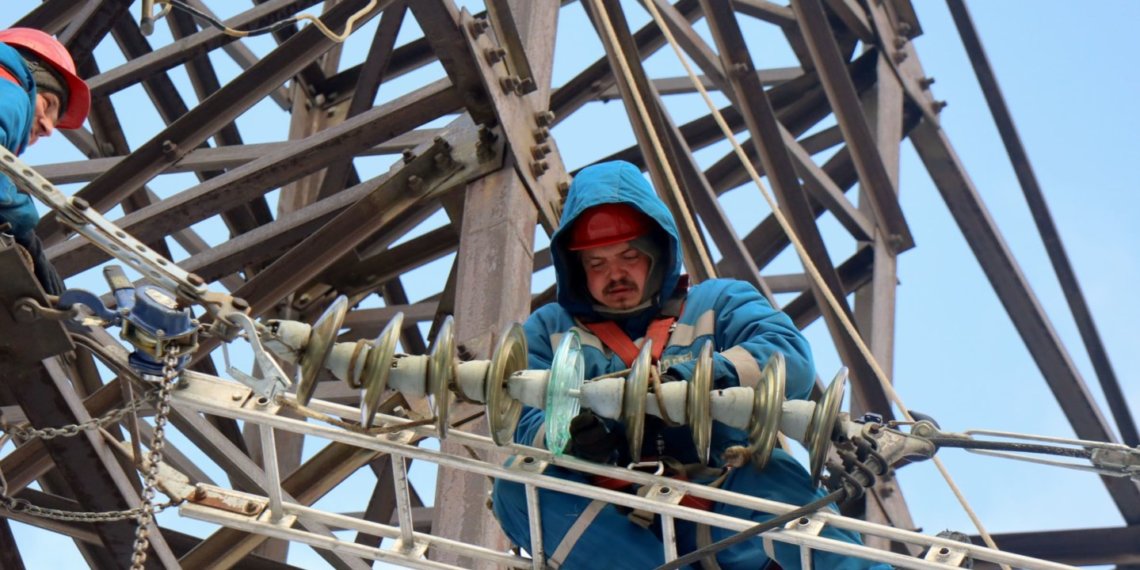 Новосибирские энергетики активизировали ремонт электросетей — ремонтная программа идет с перевыполнением плана