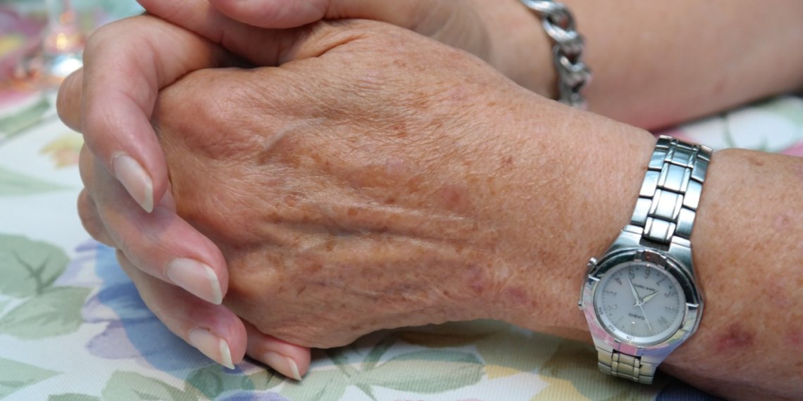 Ученые выяснили причину необычного состояния ногтей