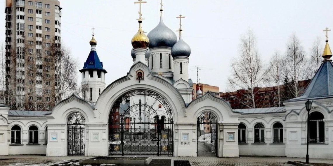 Подростка, напавшего с ножом на охранника в новосибирском храме, поместили под стражу