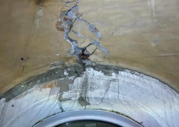 Мэр Новосибирска прокомментировал экстренную эвакуацию жильцов из-за трещин в доме