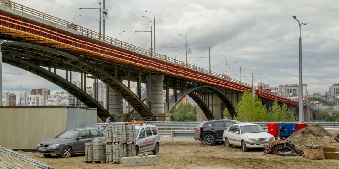 «В соответствии с графиком»: Октябрьский мост в Новосибирске отремонтировали почти наполовину