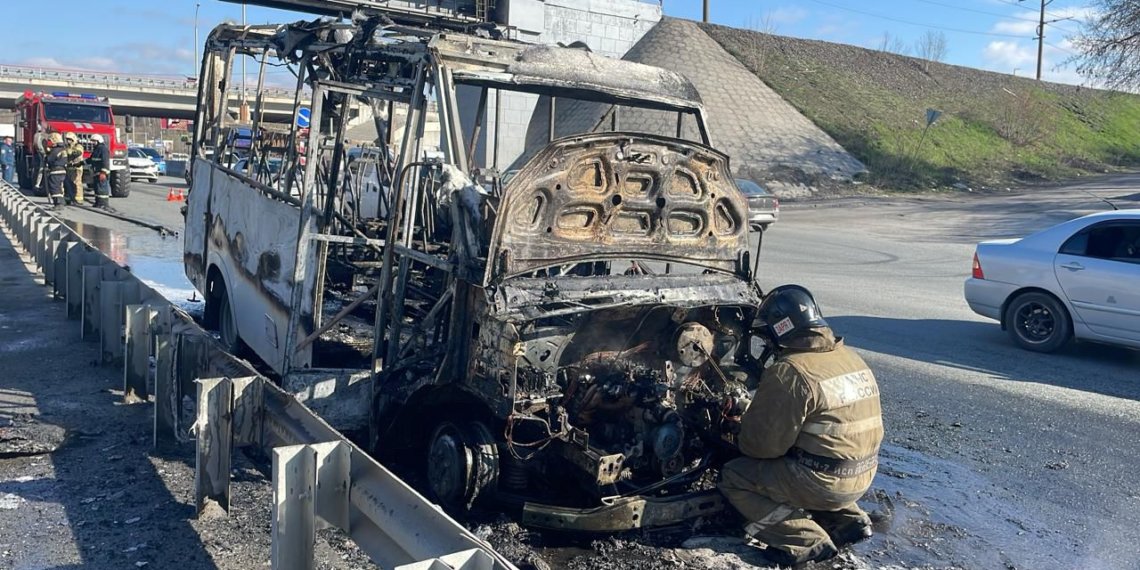 В МЧС прокомментировали пожар в маршрутке Новосибирска