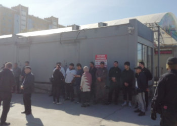 Шестерых мигрантов выдворят из РФ после рейда в Новосибирске