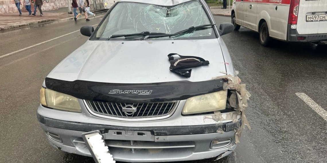 Новосибирец потерял сознание и ботинки при столкновении с Nissan