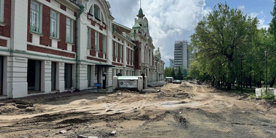 Мэр Новосибирска раскритиковал ход благоустройства Первомайского сквера
