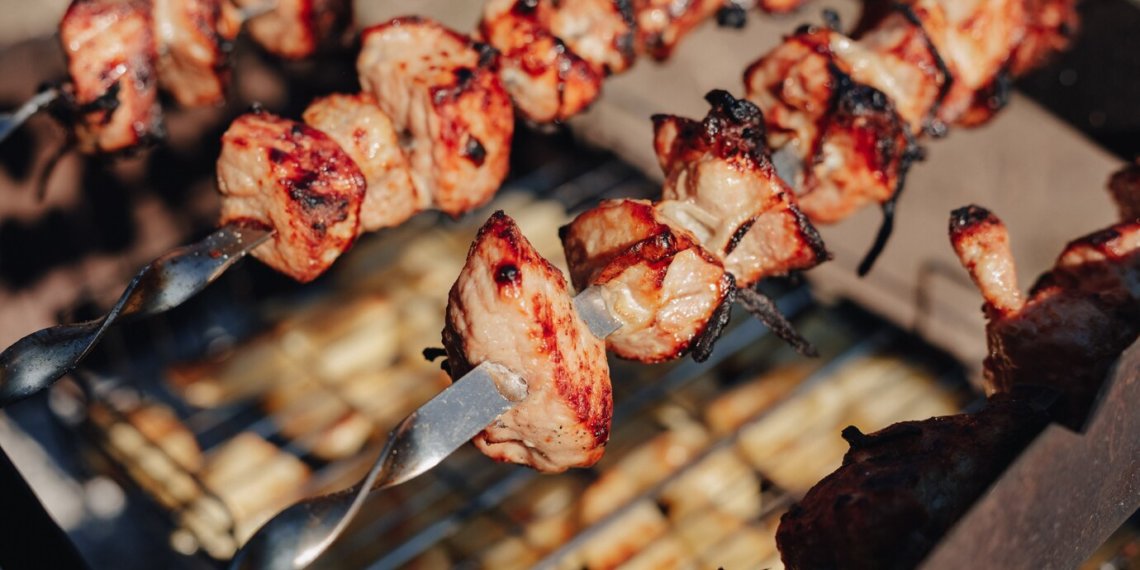 Группа ВТБ: спрос на продукты для шашлыка растет на фоне снижения общих продаж мяса